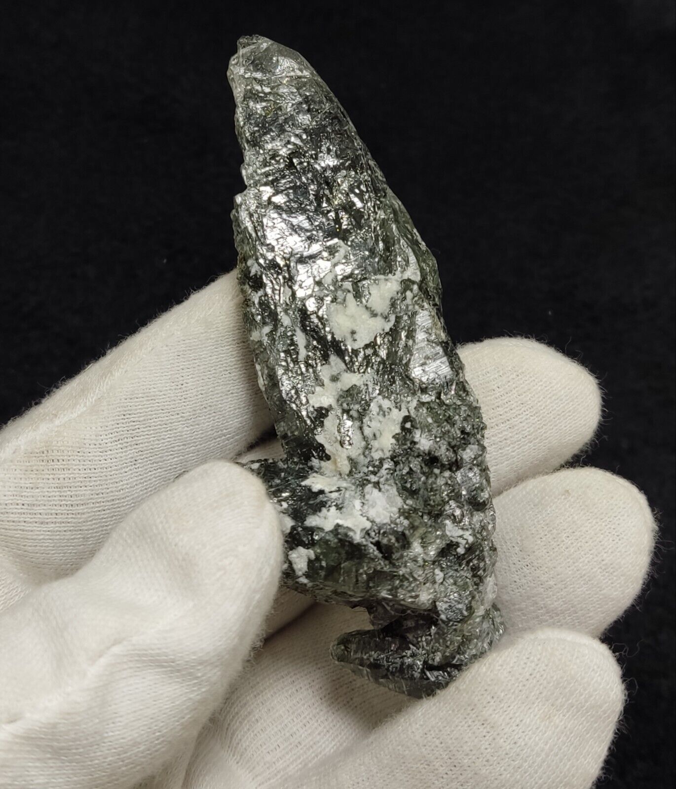 An Aesthetic Natural terminated Chlorite Quartz crystal specimen 88 grams