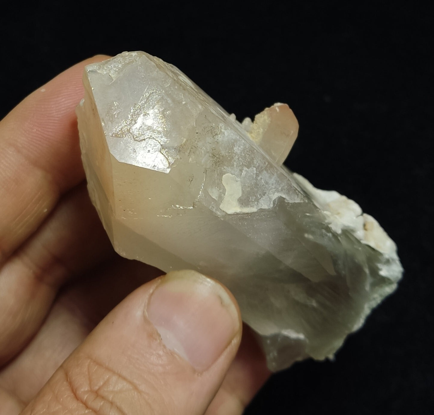 140 grams natural quartz crystal with amphibole inclusions