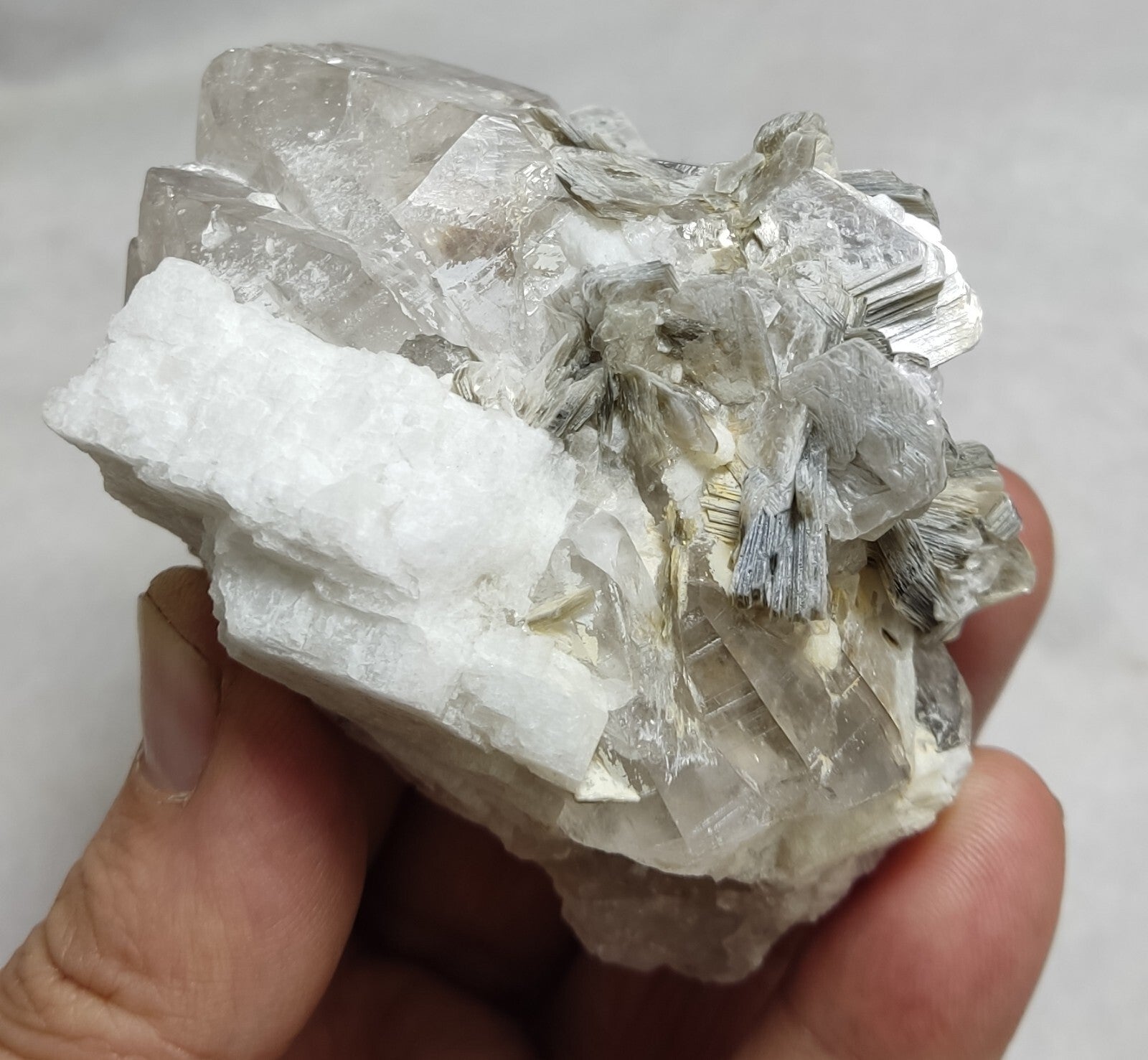 An amazing specimen of quartz with muscovite and albite 260 grams
