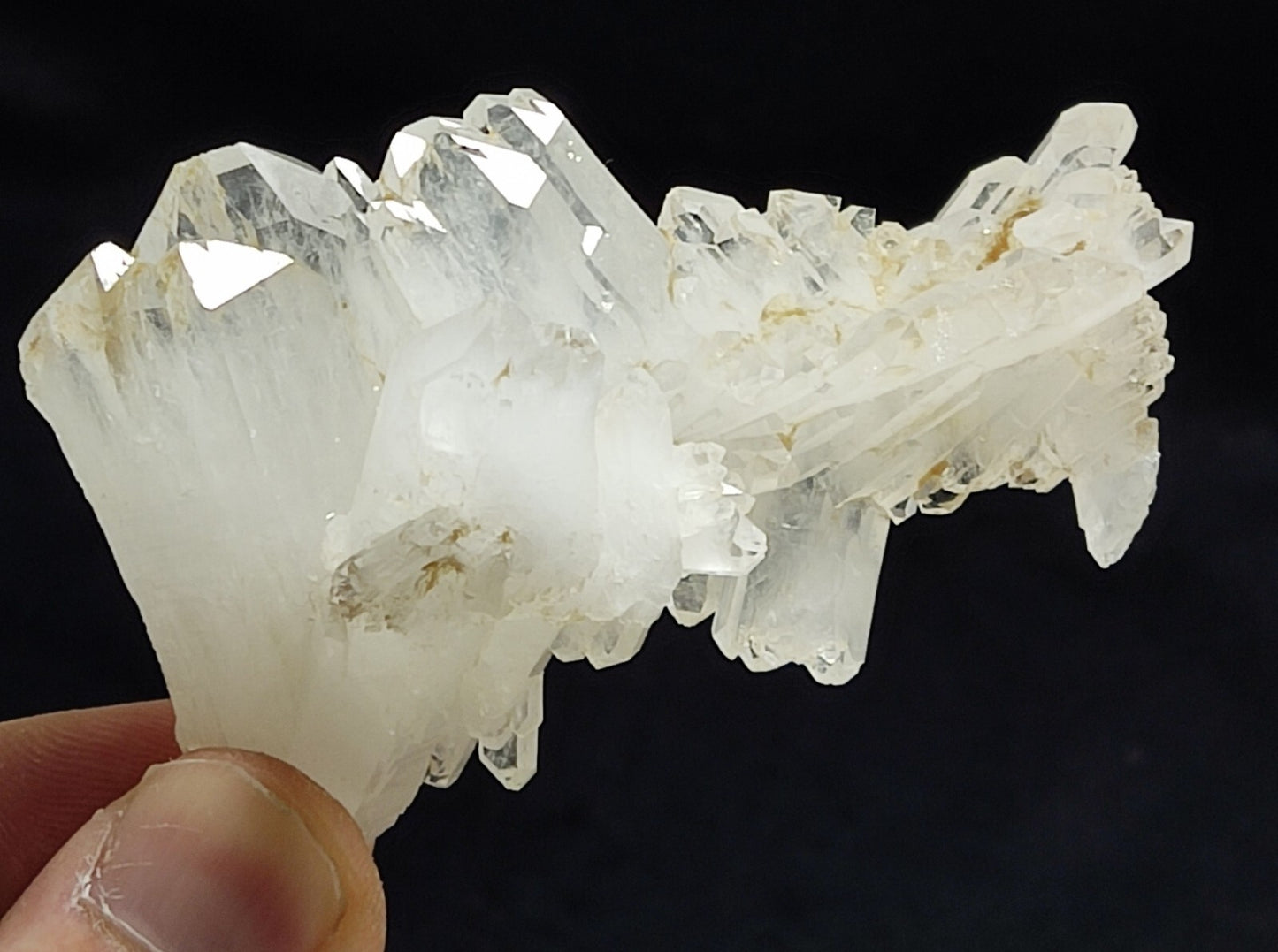 An Aesthetic terminated specimen of Quartz cluster 71 grams