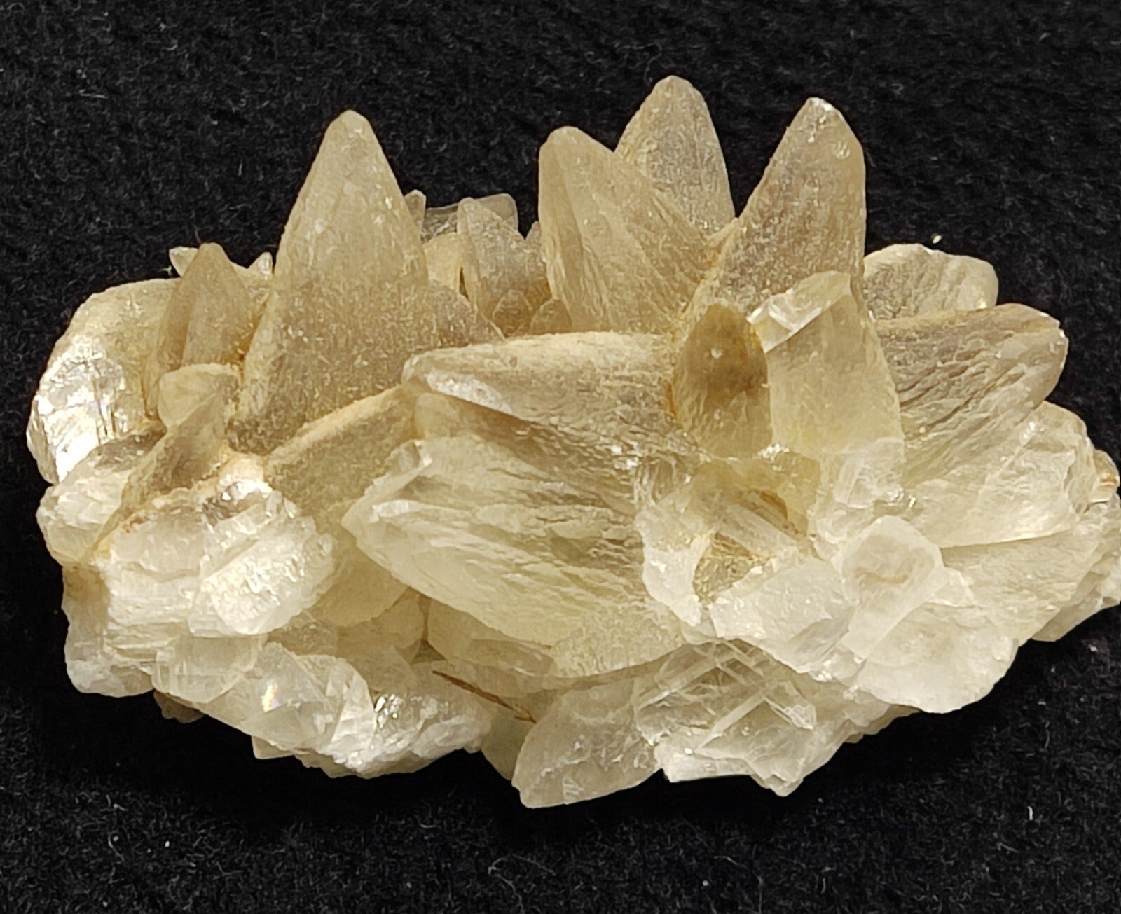 An amazing specimen of calcite 88 grams