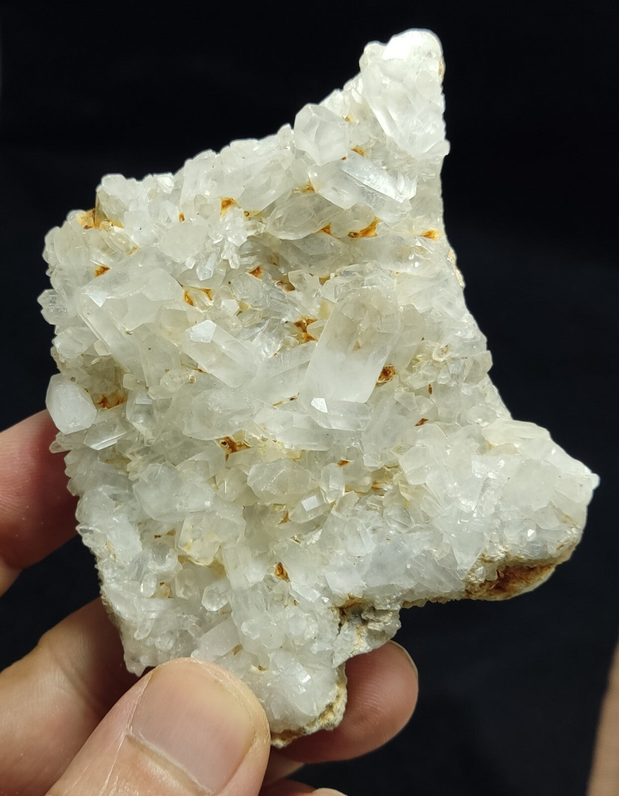 An Aesthetic terminated specimen of Quartz cluster 115 grams