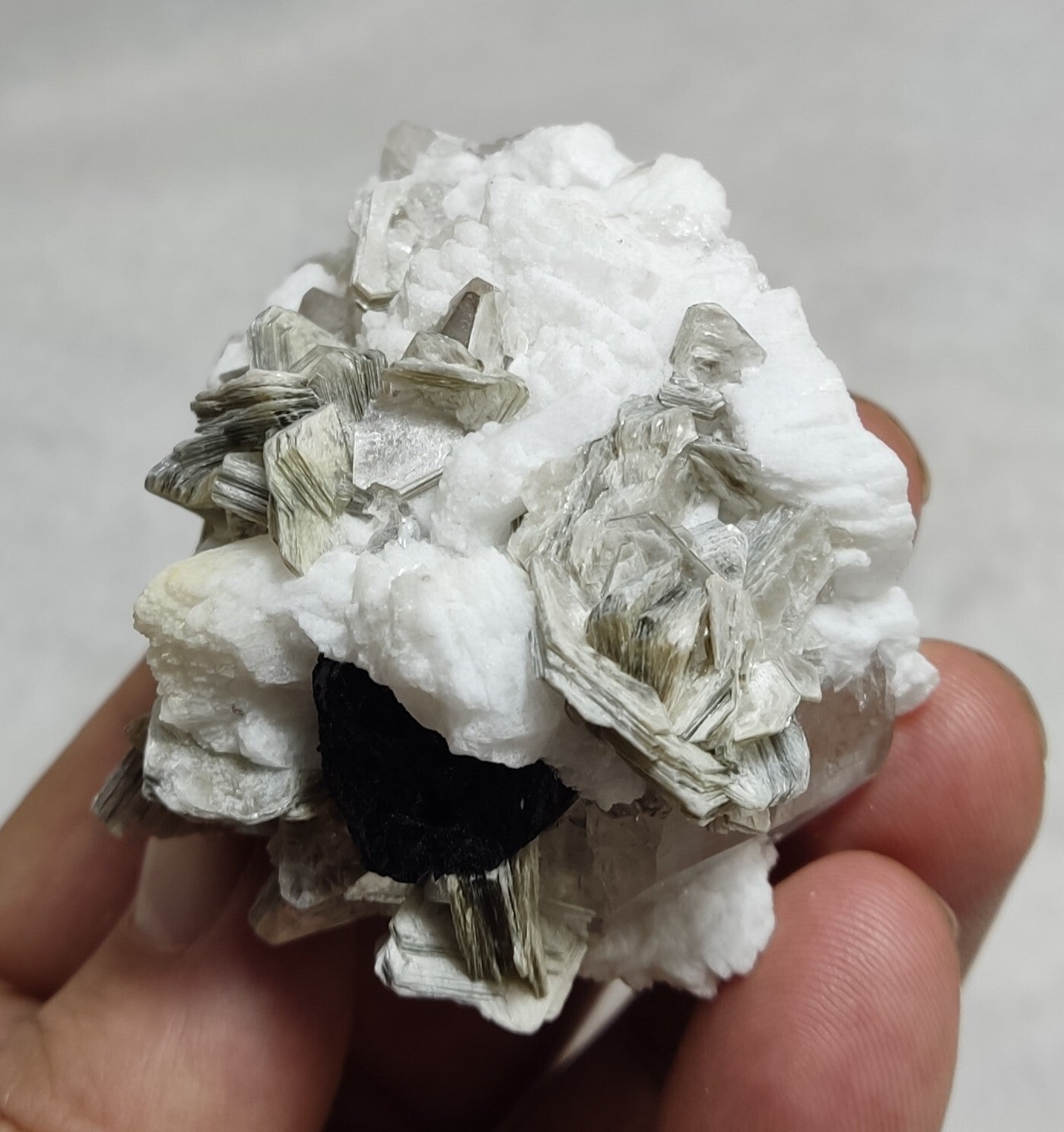 An amazing specimen of quartz with muscovite and albite 134 grams