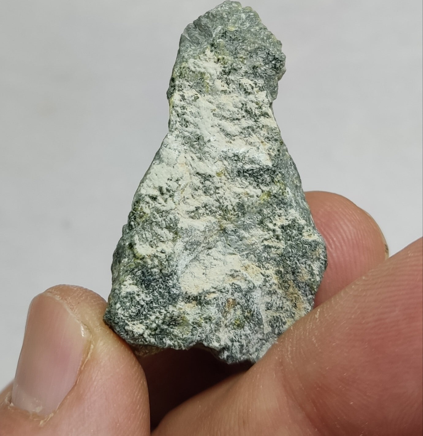 Green color epidotes on matrix 22 grams