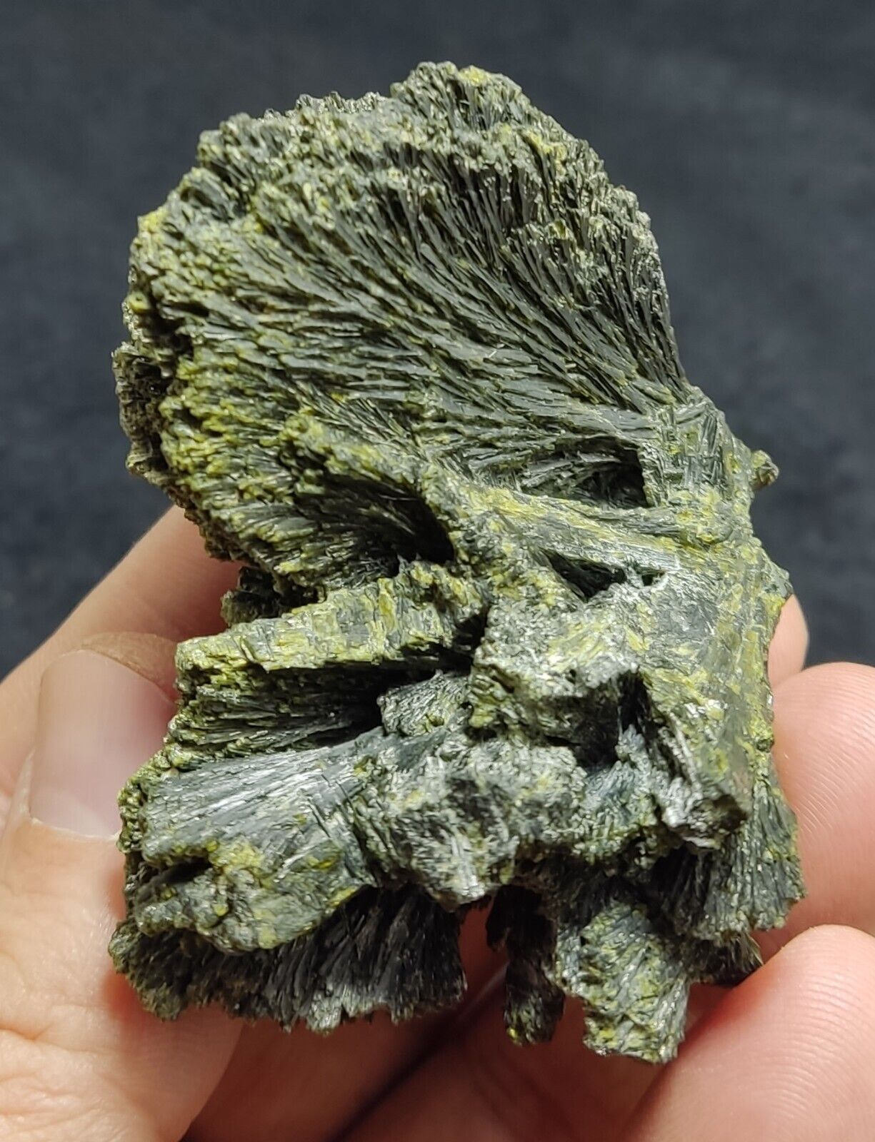 An aesthetic specimen of epidote crystal specimen 118 grams