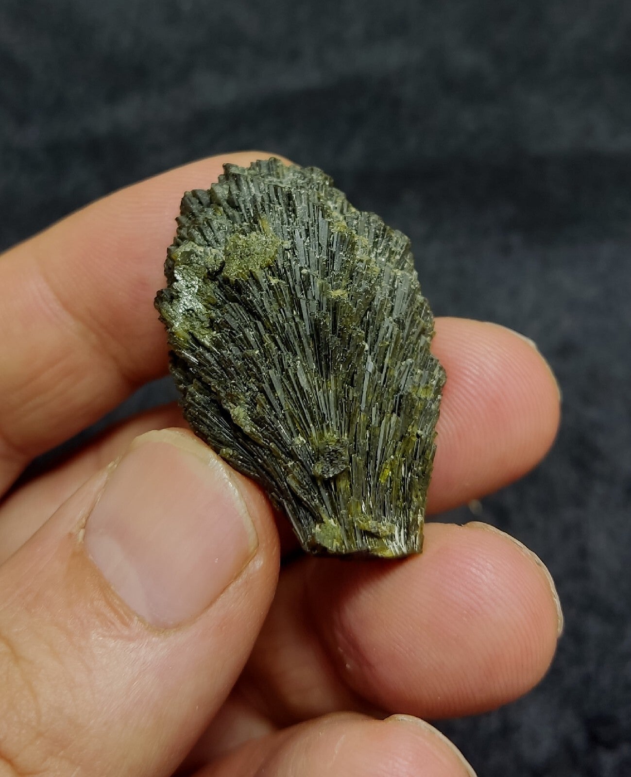 Epidote crystal spray like formations 20 grams