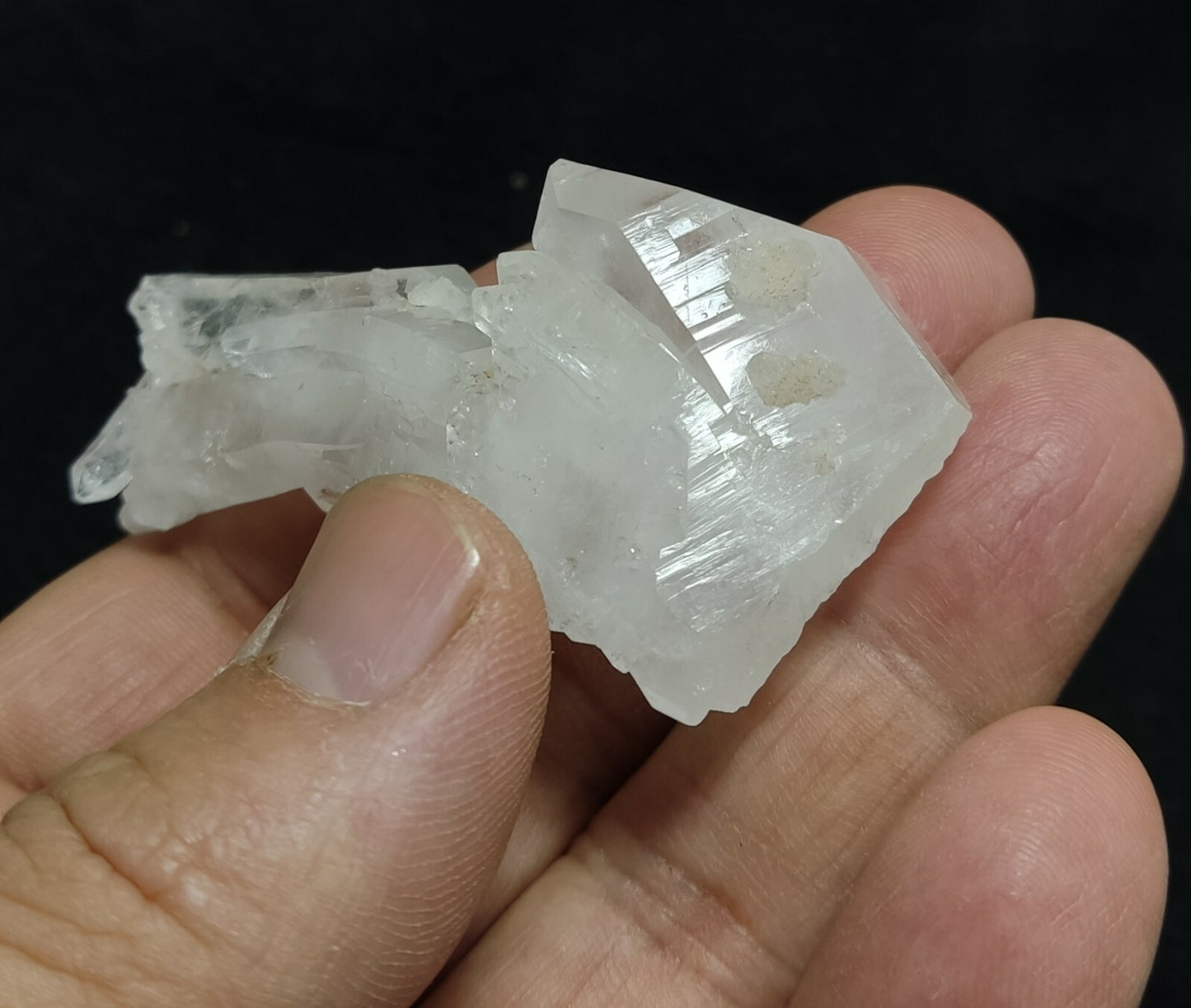 An amazing specimen of terminated Quartz crystal 39 grams