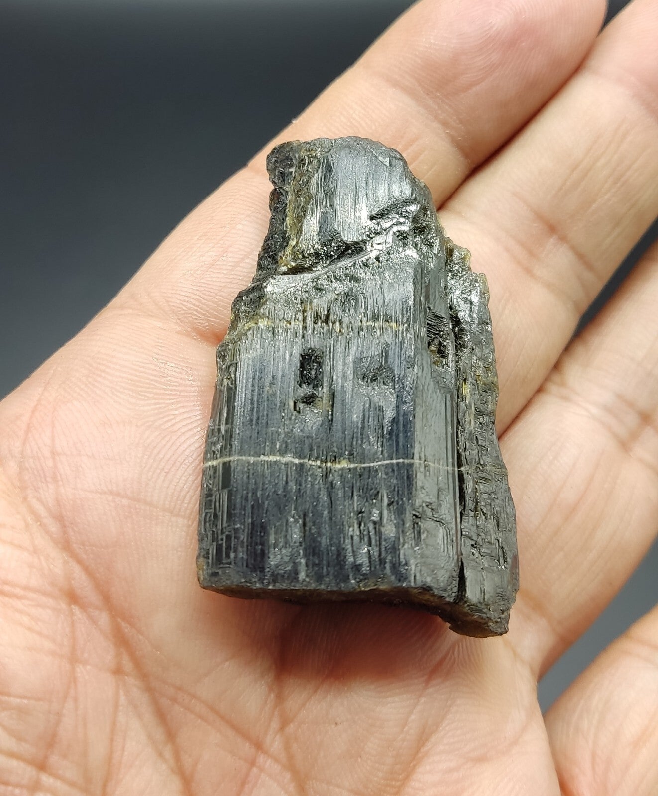 An aesthetic specimen of epidote crystal 38 grams