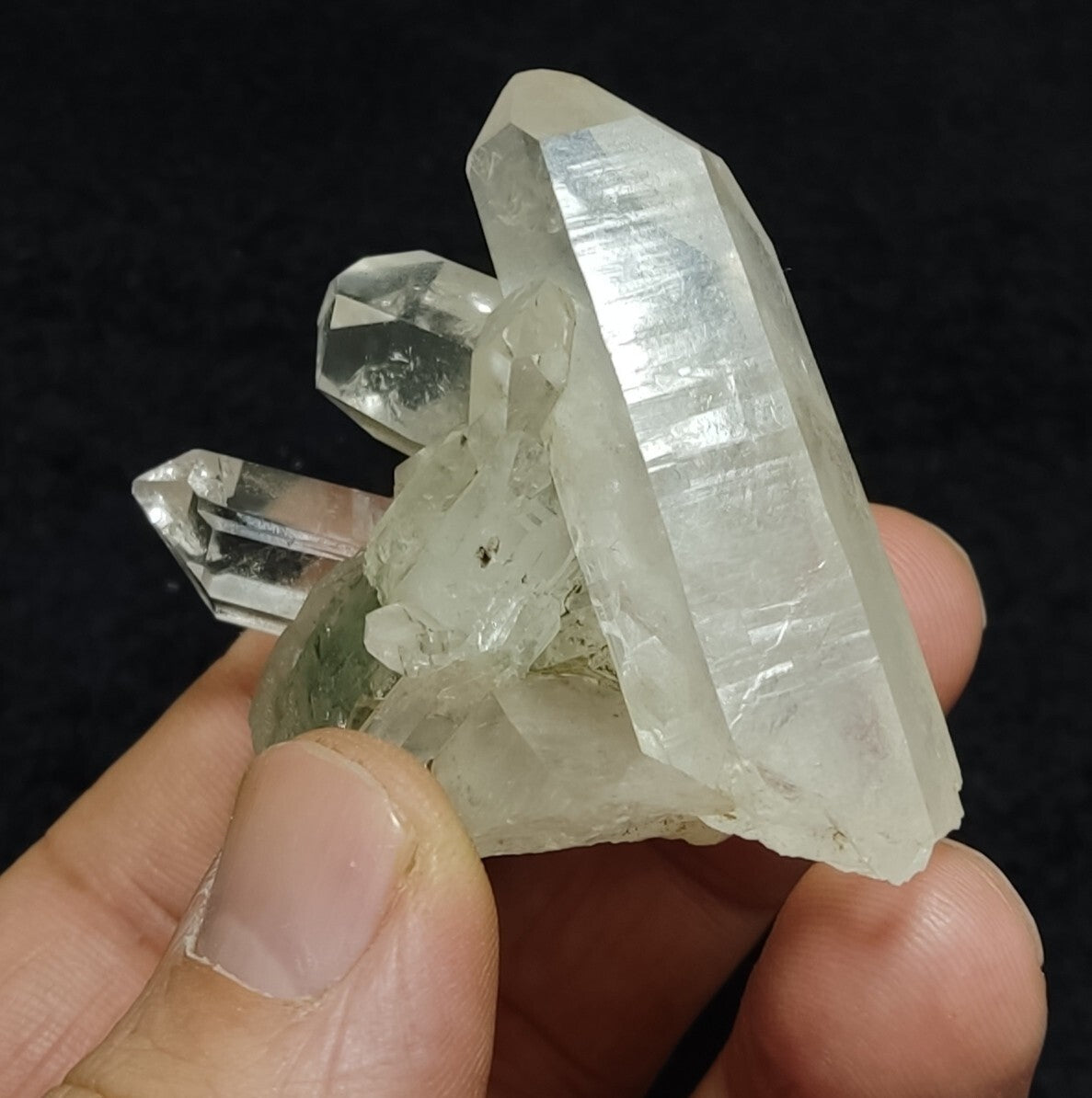 An Aesthetic Natural Quartz cluster with chlorite inclusions 63 grams