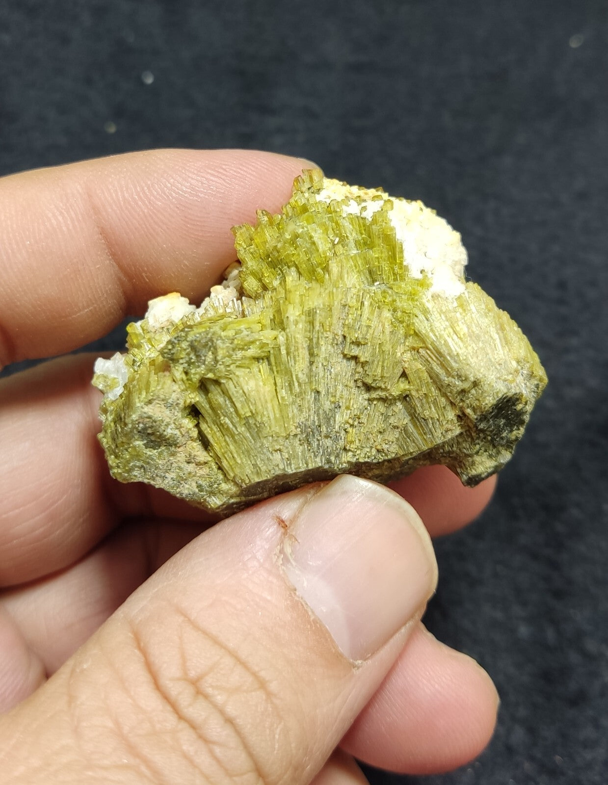 A very Aesthetic Natural beautifully terminated epidote specimen 61 grams