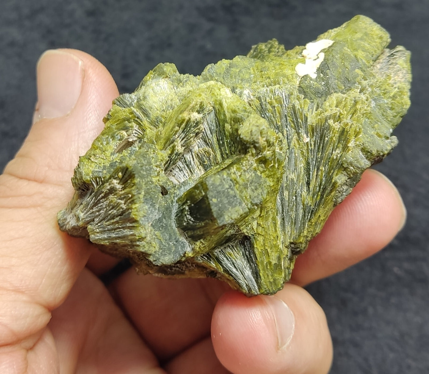 A very Aesthetic Natural beautifully terminated epidote specimen 162 grams