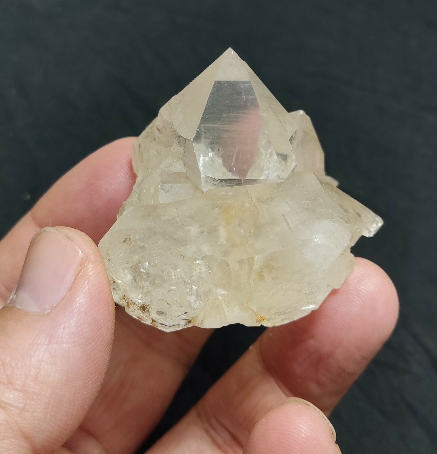 An aesthetic specimen of terminated Quartz crystals cluster 86 grams