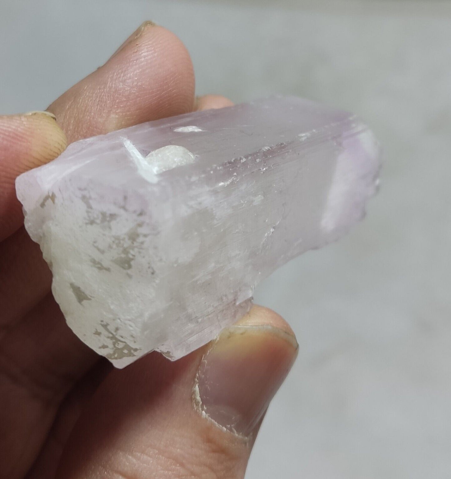 A very Aesthetic Natural spodumene kunzite triphane crystal 39 grams