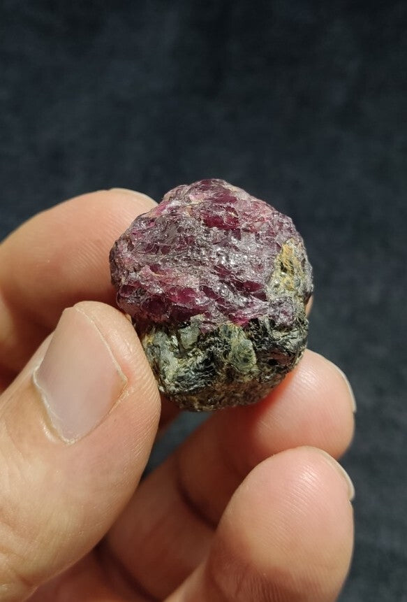 Natural Garnet Variety Almandine with Schist/Mica 29 grams