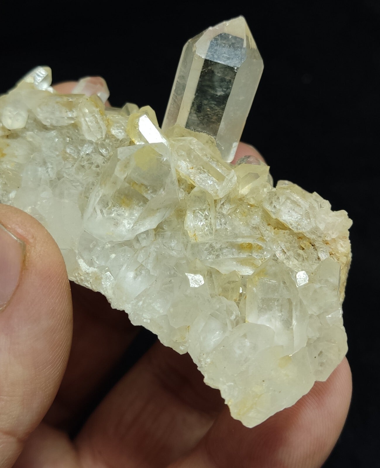 An Aesthetic terminated specimen of Quartz cluster 66 grams