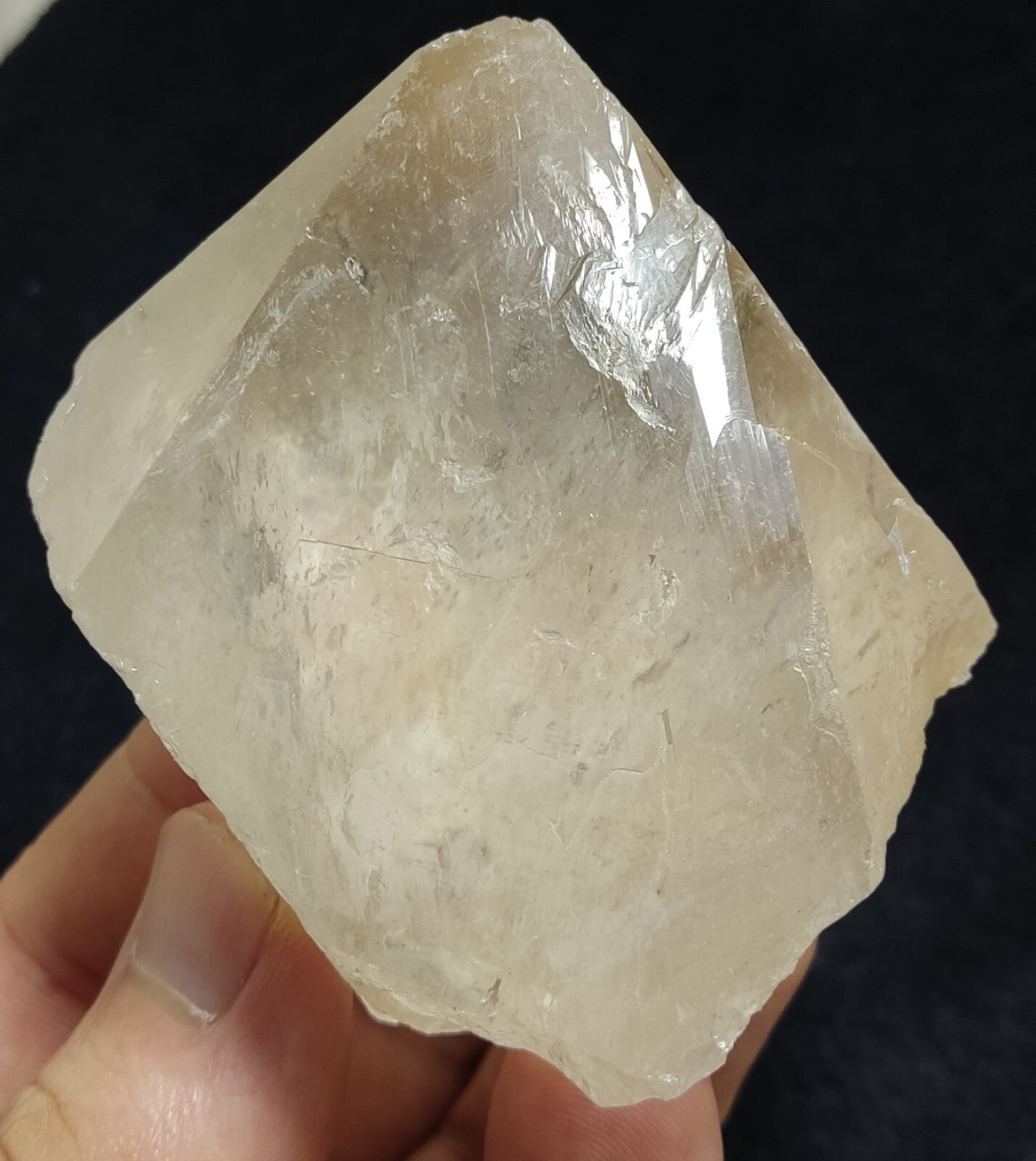An Aesthetic terminated specimen of Quartz crystal 277 grams