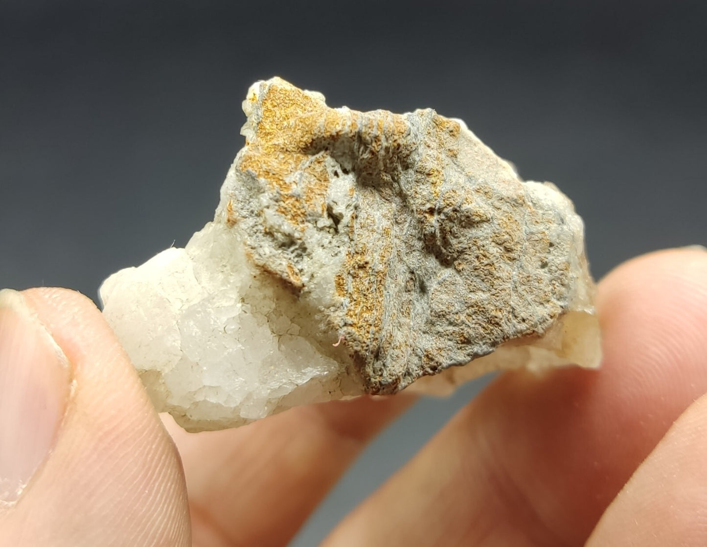 An Aesthetic specimen of rutiles included quartz crystal 41 grams