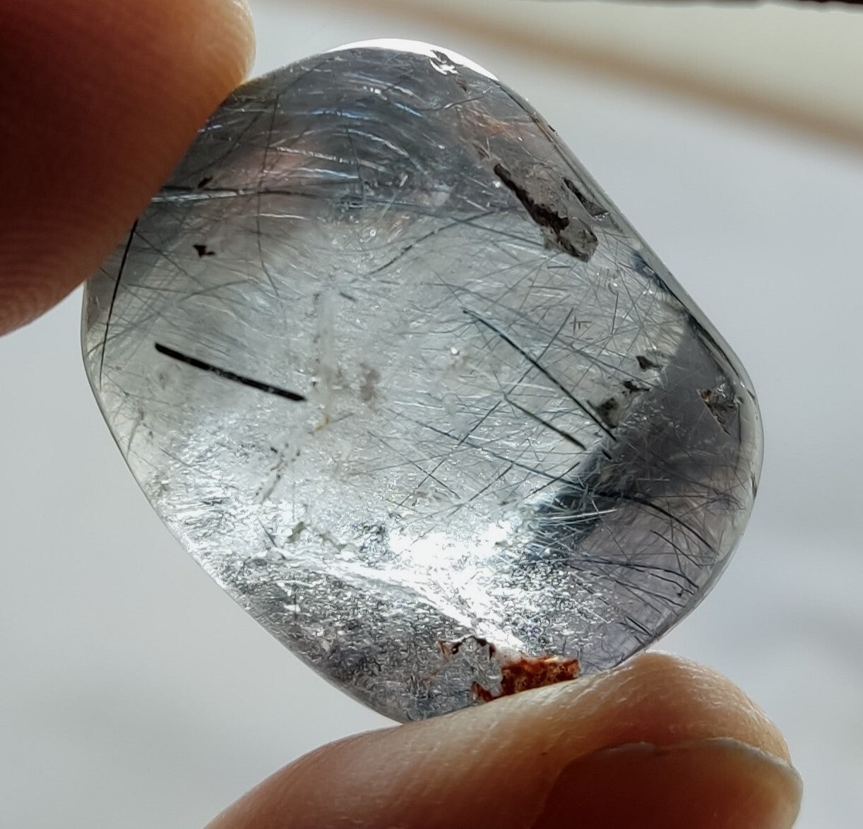 Single piece Rutiles/riebeckite/aegirine included quartz tumble 94 carats