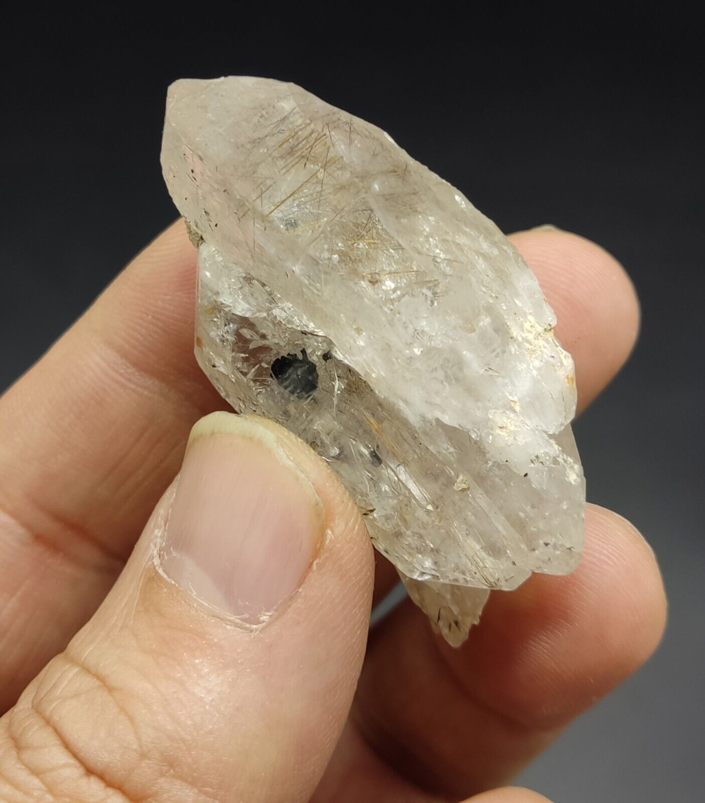 An Aesthetic specimen of rutiles included quartz crystal 37 grams