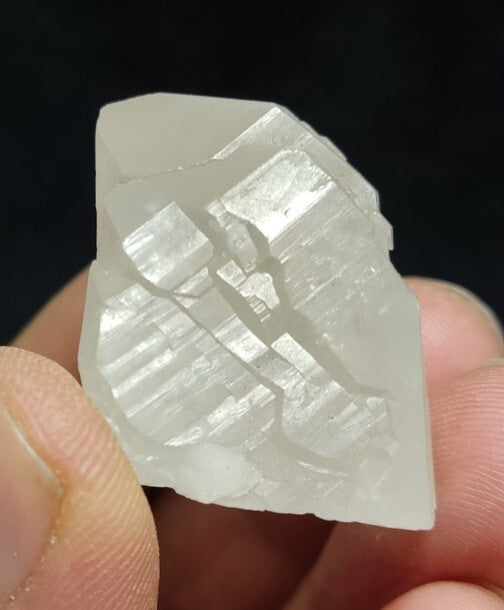 Natural terminated gwindel Quartz crystal 28 grams