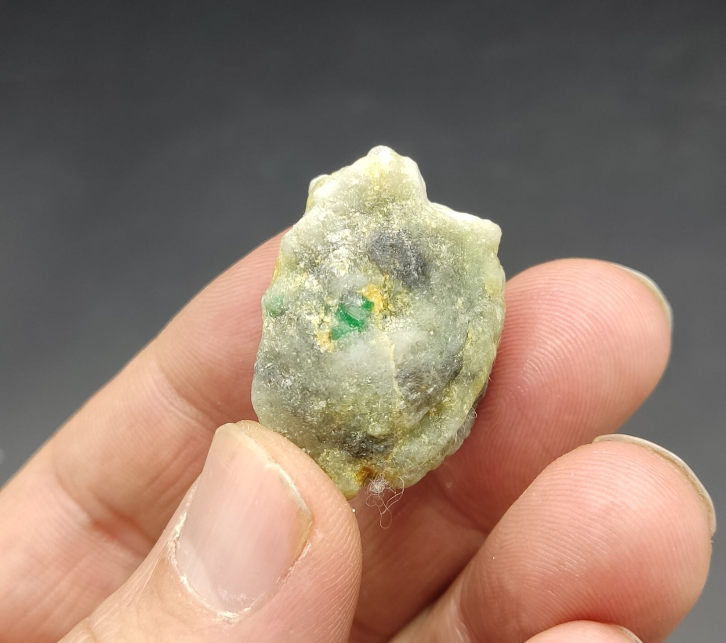 An Aesthetic miniature specimen of emerald in matrix 16 grams