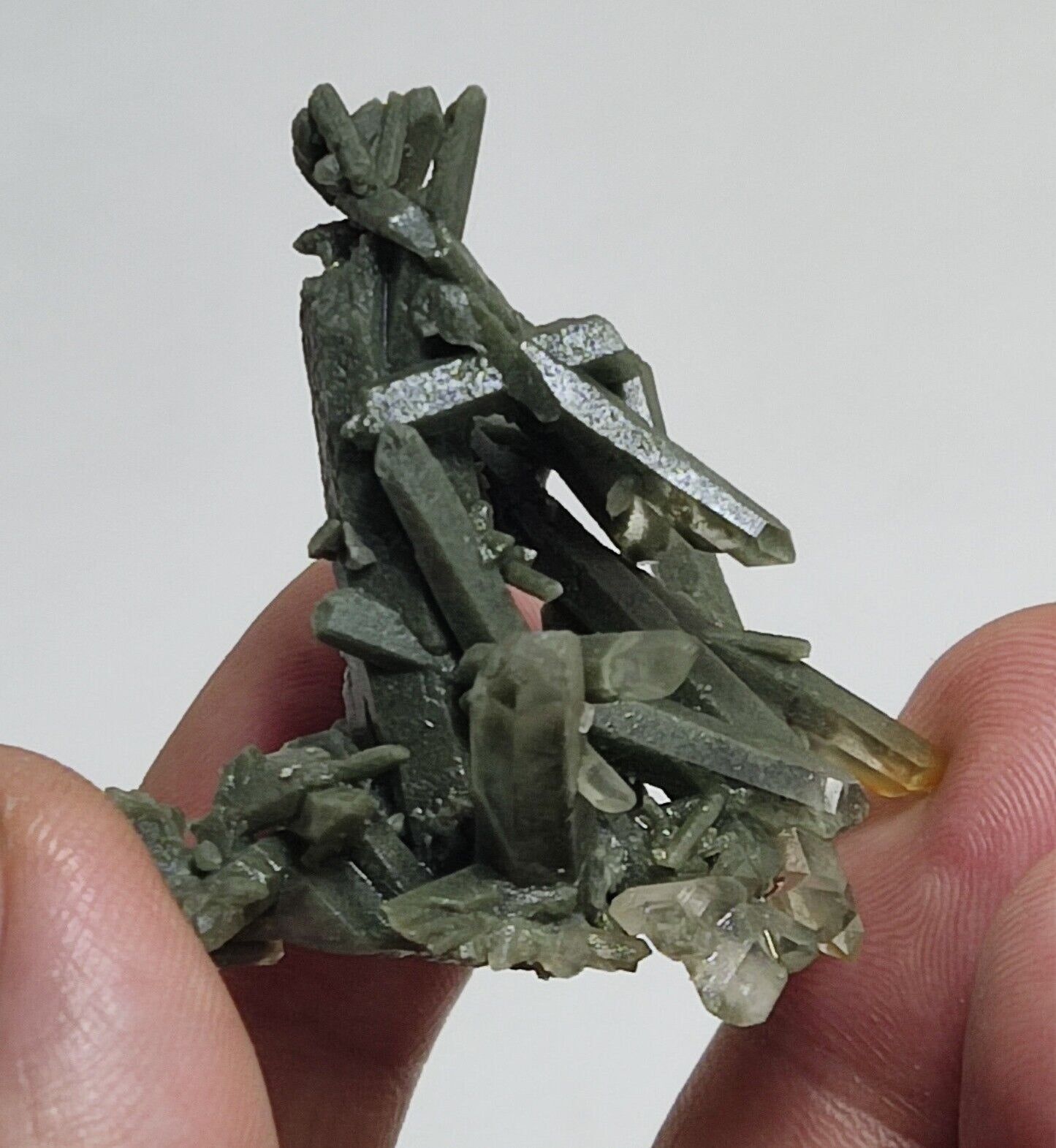 An Aesthetic miniature/thumbnail terminated chlorite Quartz cluster 16 grams