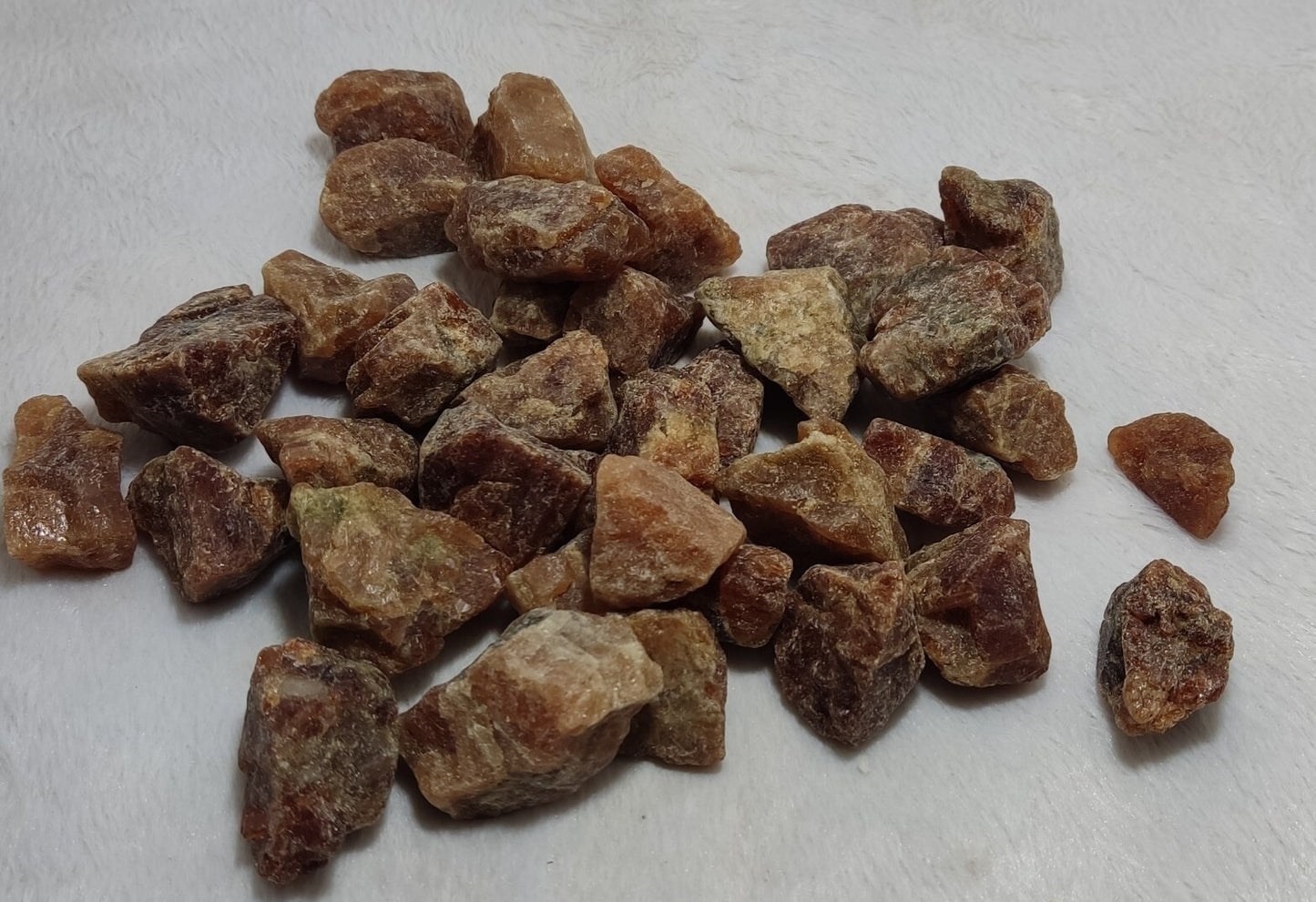 1000 grams lot of rough hessonite garnets