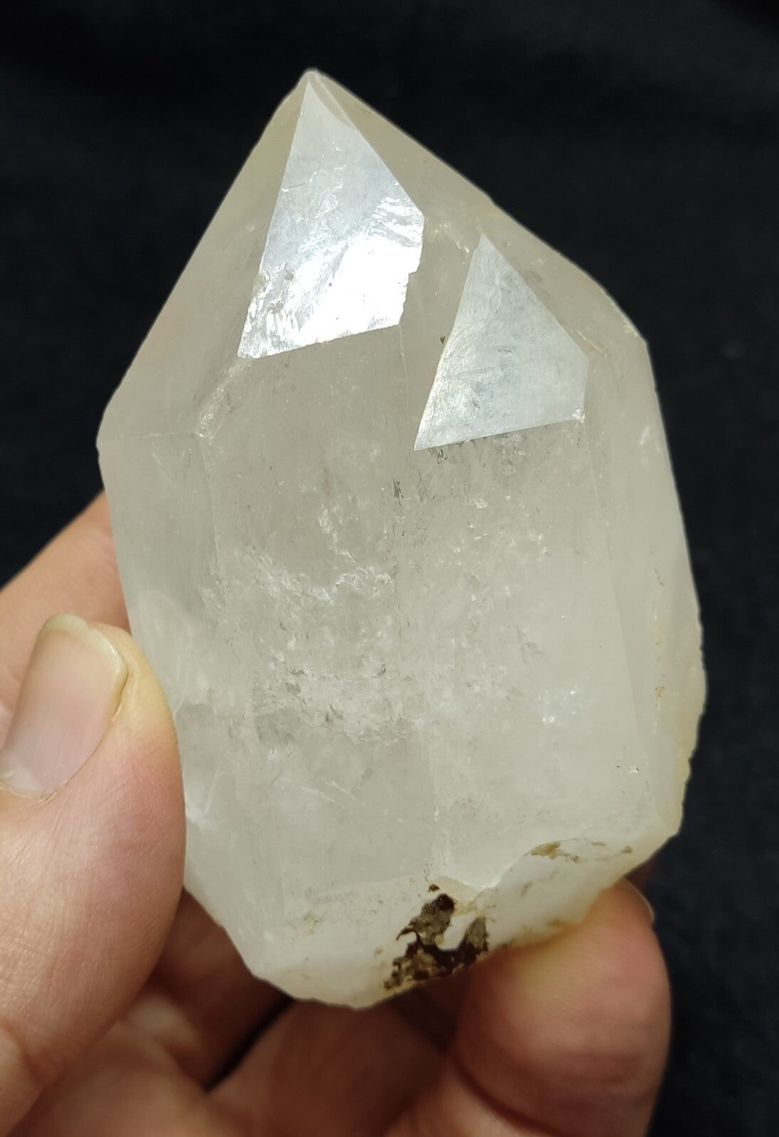An Aesthetic specimen of quartz crystal specimen 162 grams
