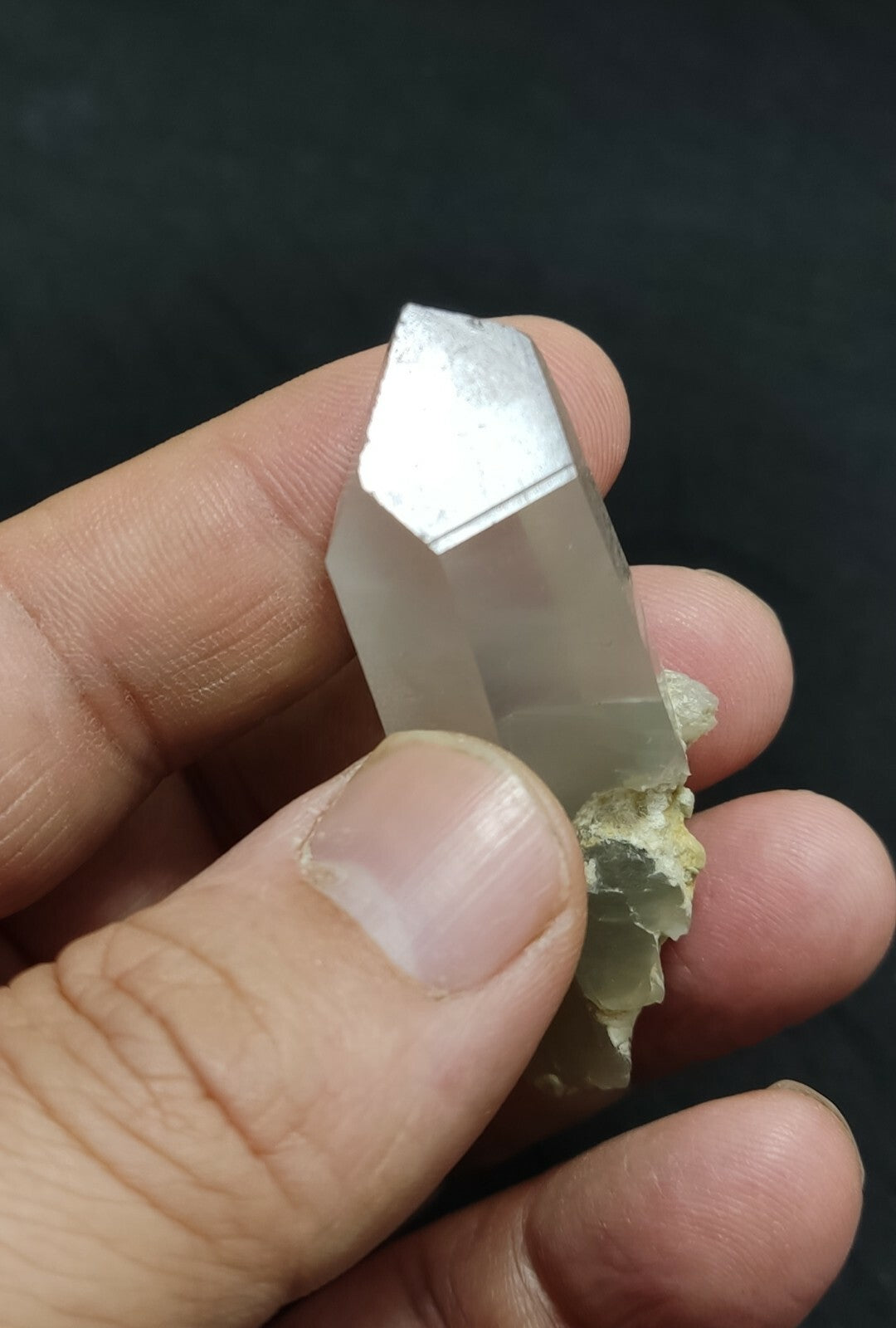 An amazing specimen of terminated Quartz crystal with unique inclusions 30 grams