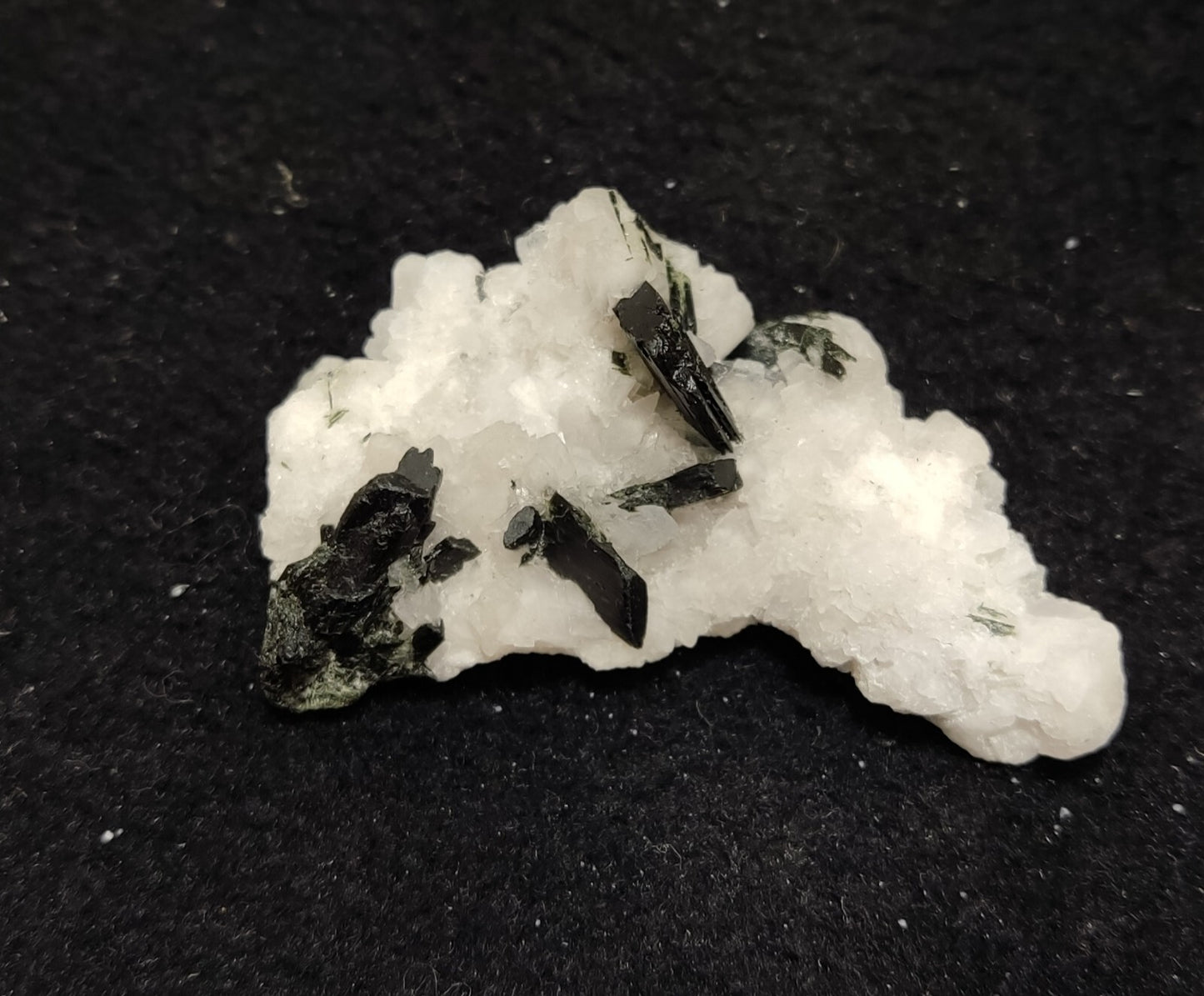 An aesthetic combo specimen of aegirine on albite 18 grams