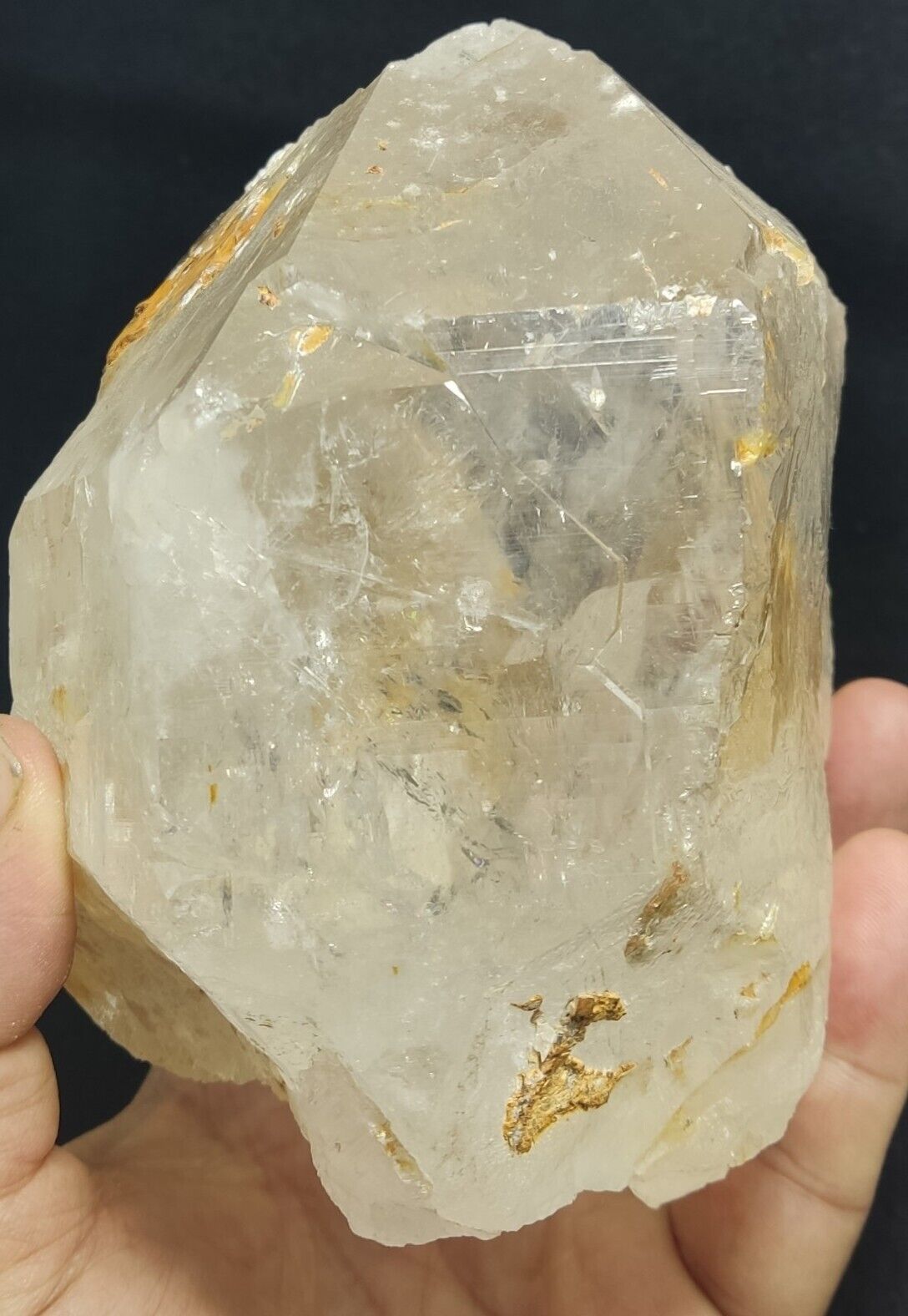 An Aesthetic large specimen of naturally terminated quartz crystal 1530 grams