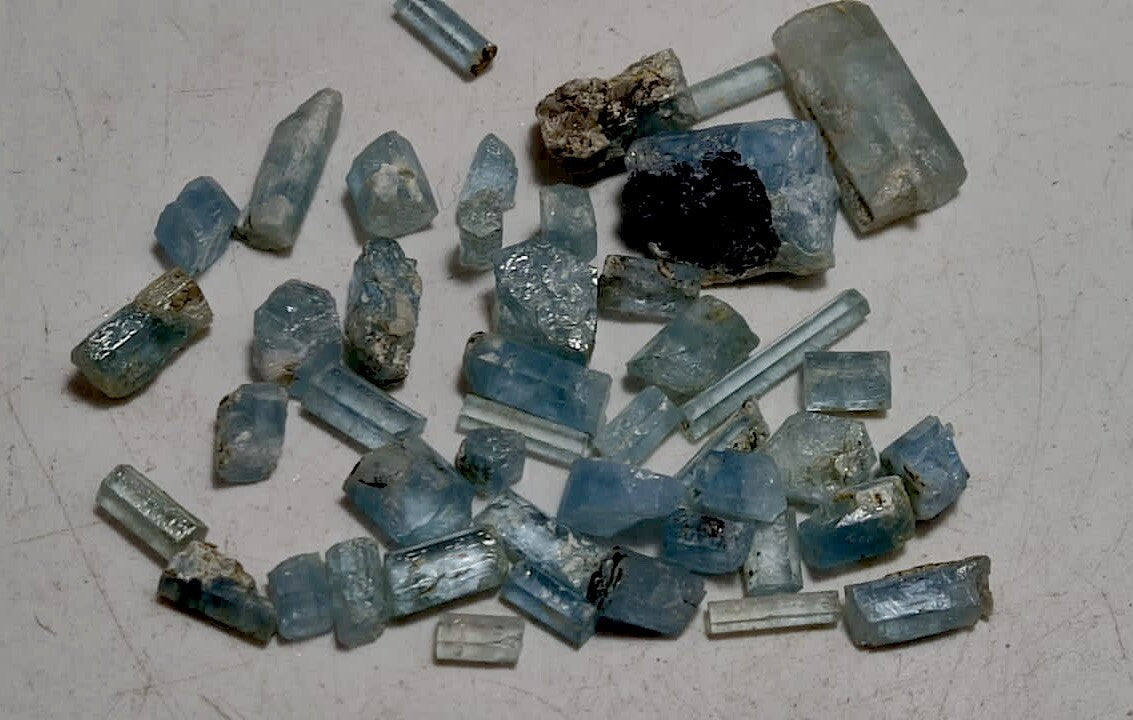 Natural Aquarium Crystals  Lot 18 Grams.