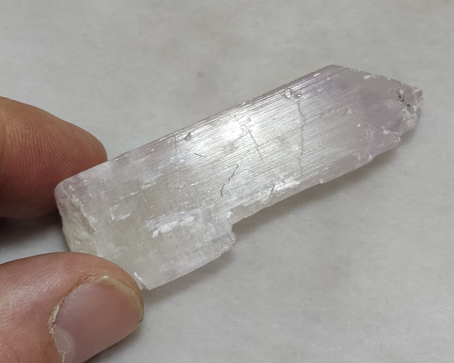 A very Aesthetic Natural spodumene kunzite triphane crystal 39 grams