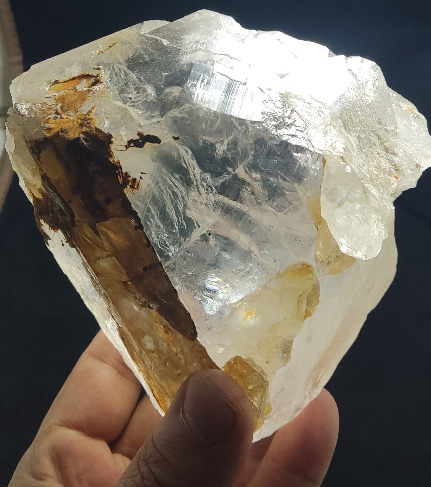 An Aesthetic large specimen of naturally terminated quartz crystal 1530 grams