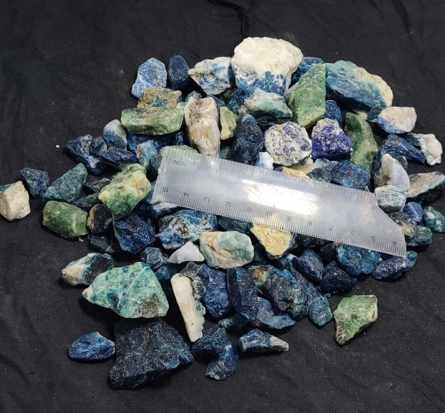 700 grams fluorescent lazurite