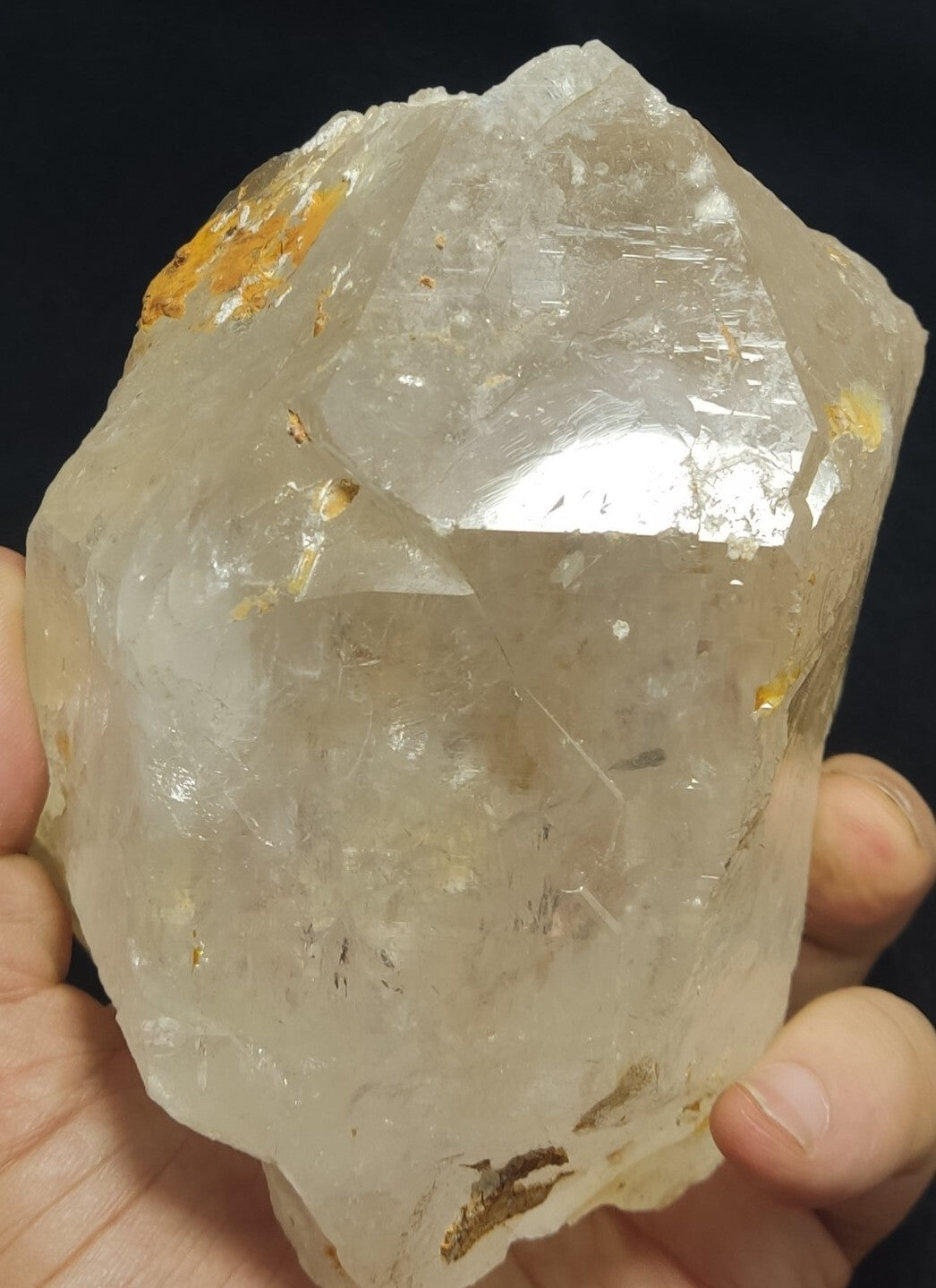An Aesthetic large specimen of naturally terminated quartz crystal 1530 grams