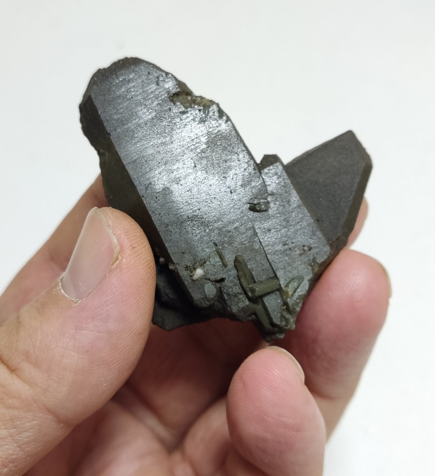 A very Aesthetic Natural beautifully terminated Chlorite Quartz crystal 36 grams