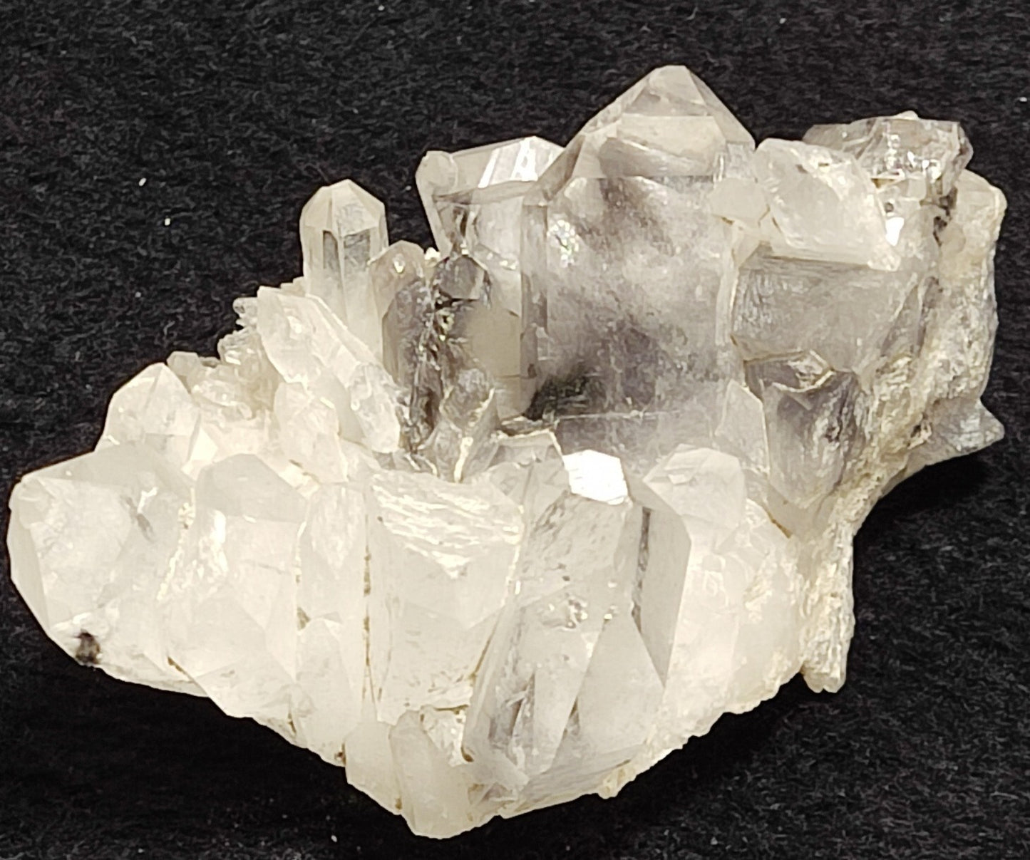 A very Aesthetic Natural terminated brookite Quartz cluster 84 grams