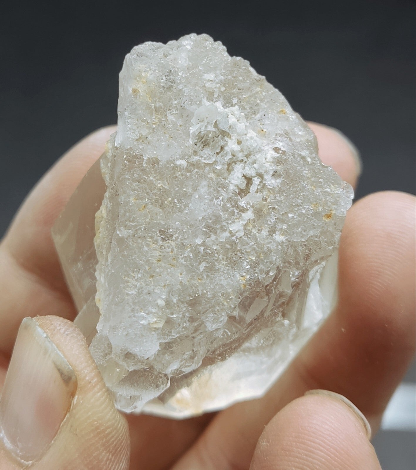 An Aesthetic terminated specimen of Quartz crystal 77 grams