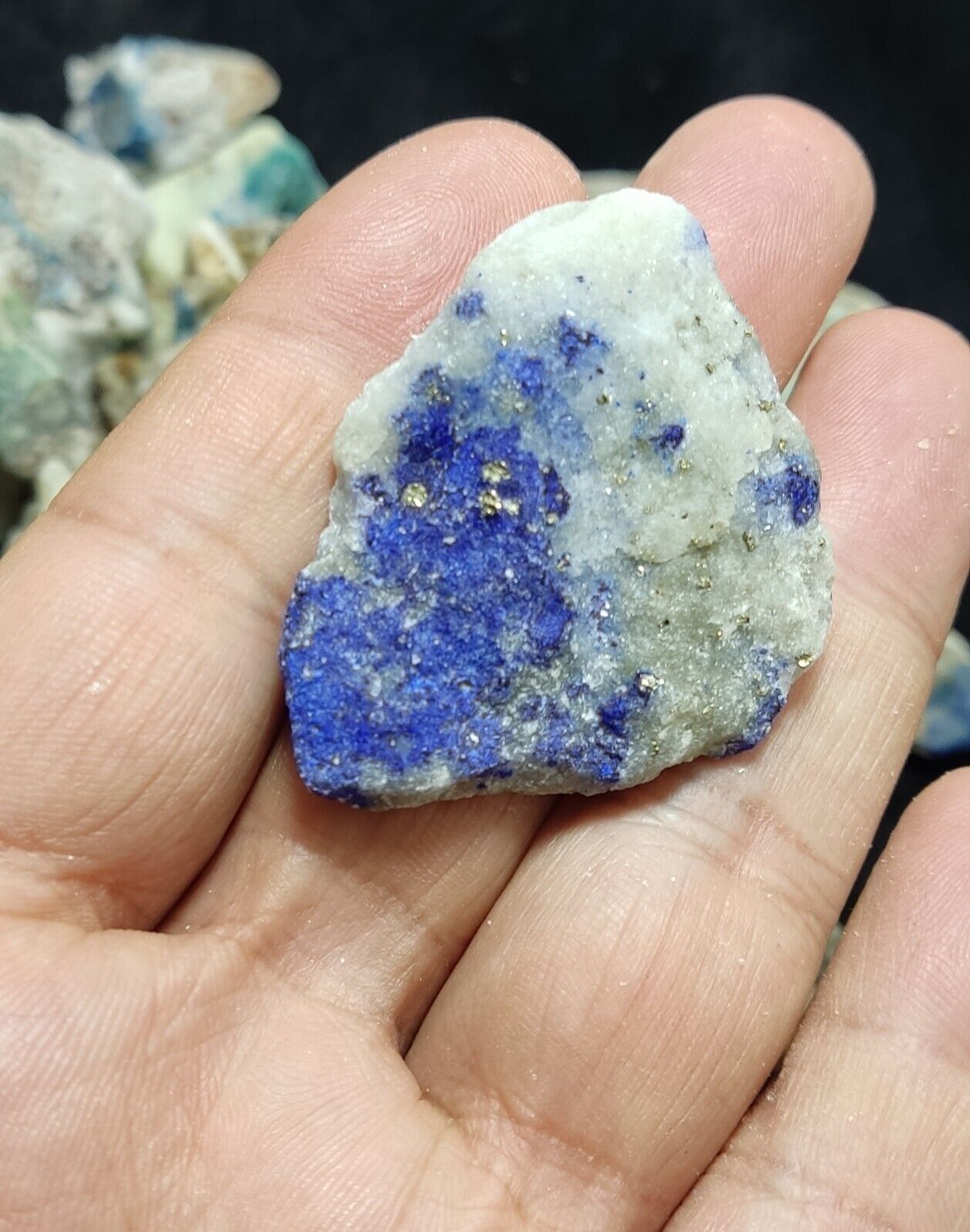 1000 grams Fluorescent rough lazurite/hayune/sodalite