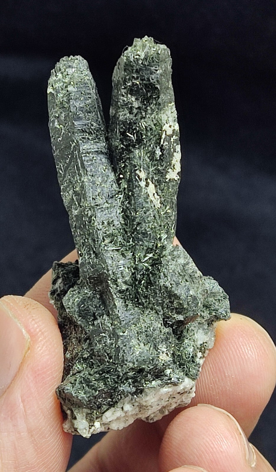 An Aesthetic Natural terminated Chlorite Quartz crystal specimen 32 grams