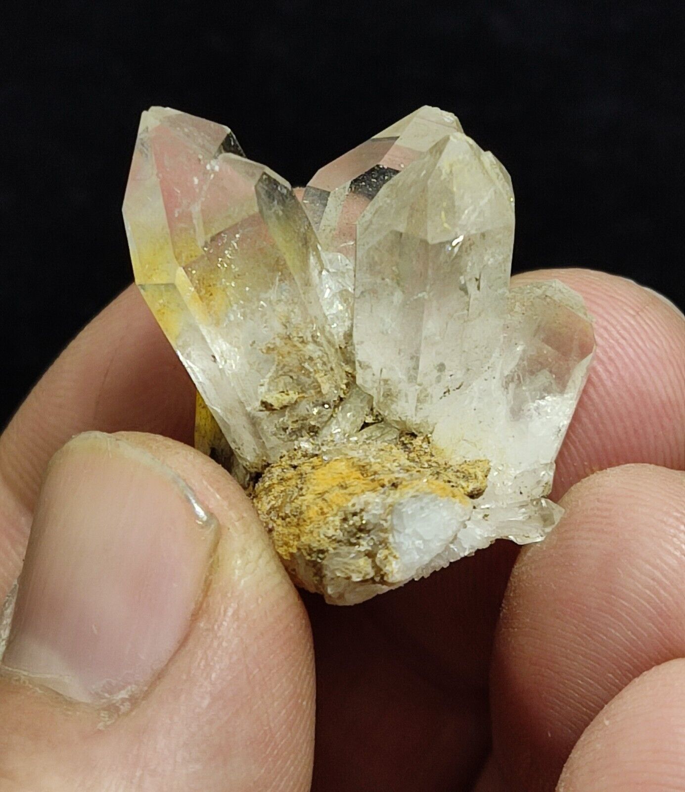 A small thumbna Aesthetic Natural beautifully terminated Quartz cluster 11 grams