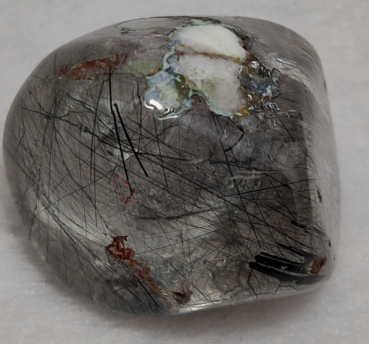 Single piece Rutiles/riebeckite/aegirine included quartz tumble 94 carats