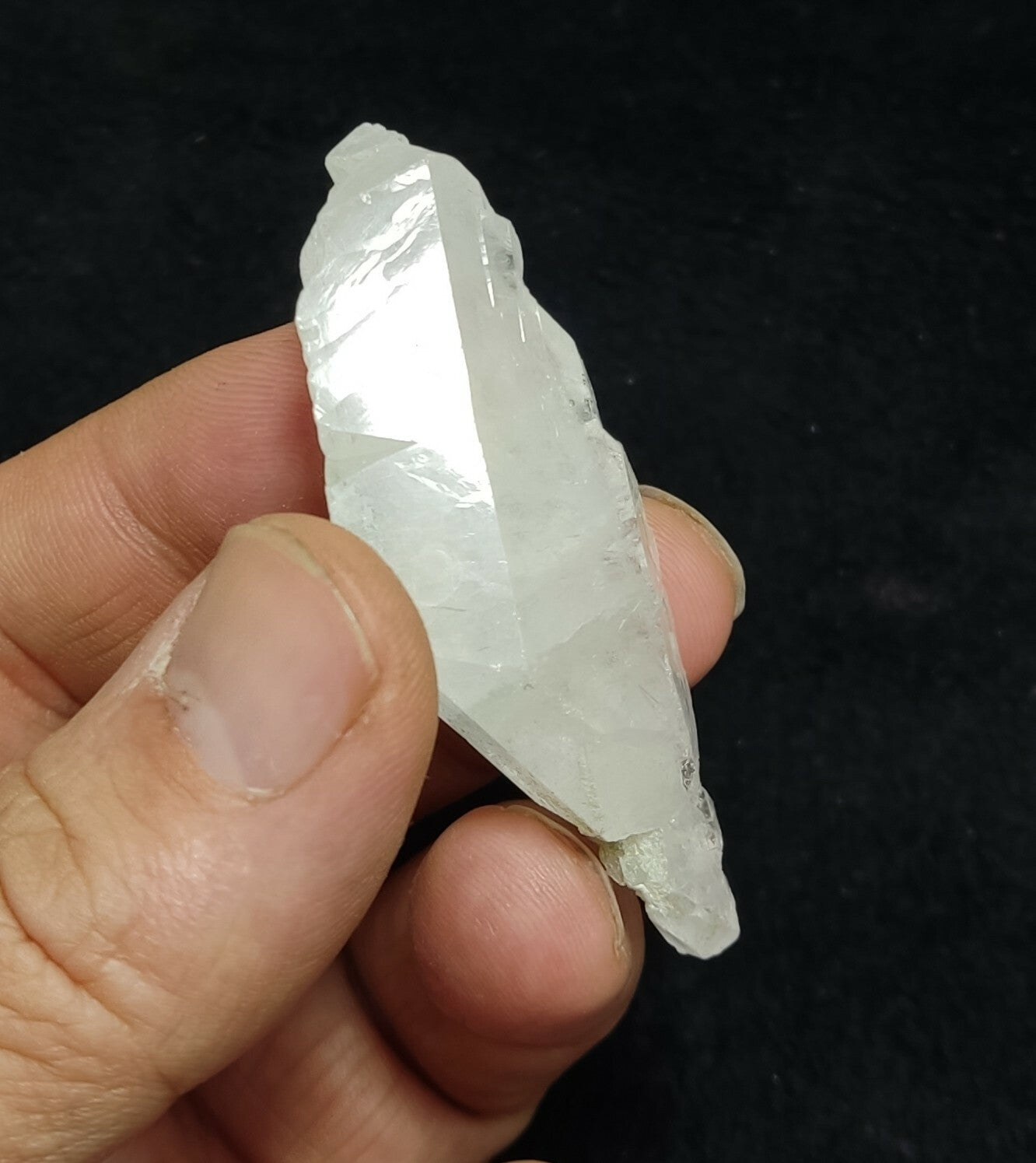 An amazing specimen of terminated faden Quartz crystal 26 grams
