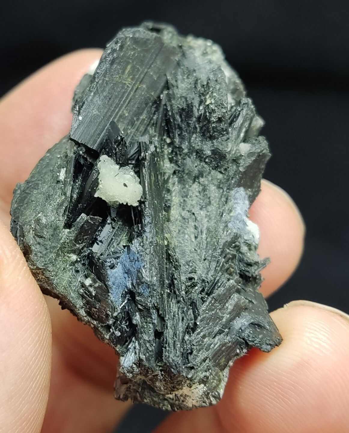 An aesthetic specimen of terminated aegirine crystal cluster 31 grams