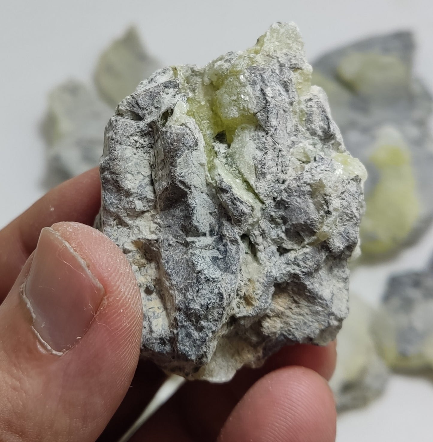 920 grams Brucite on matrix