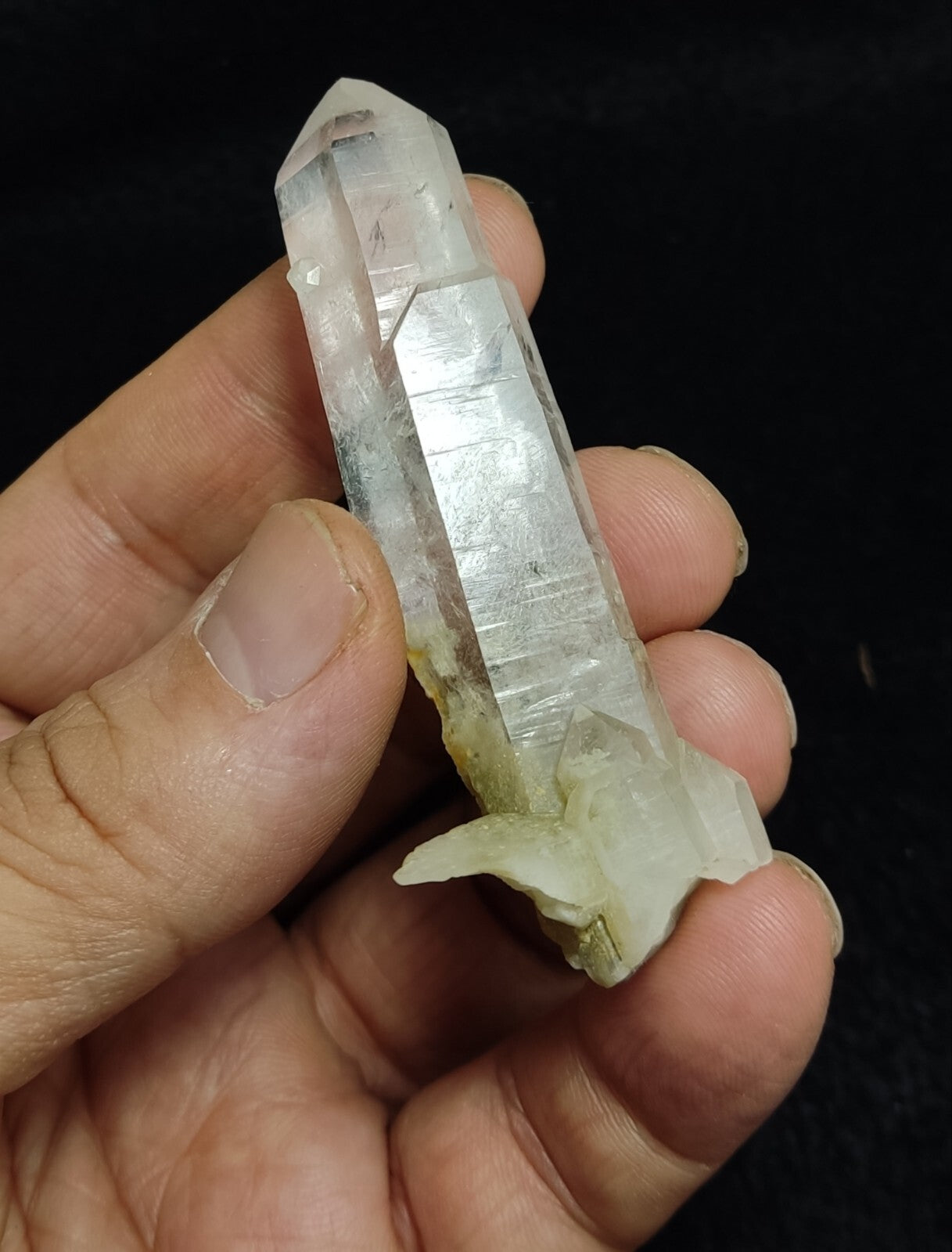 An Aesthetic Natural terminated Quartz crystal with chlorite inclusions 34 grams