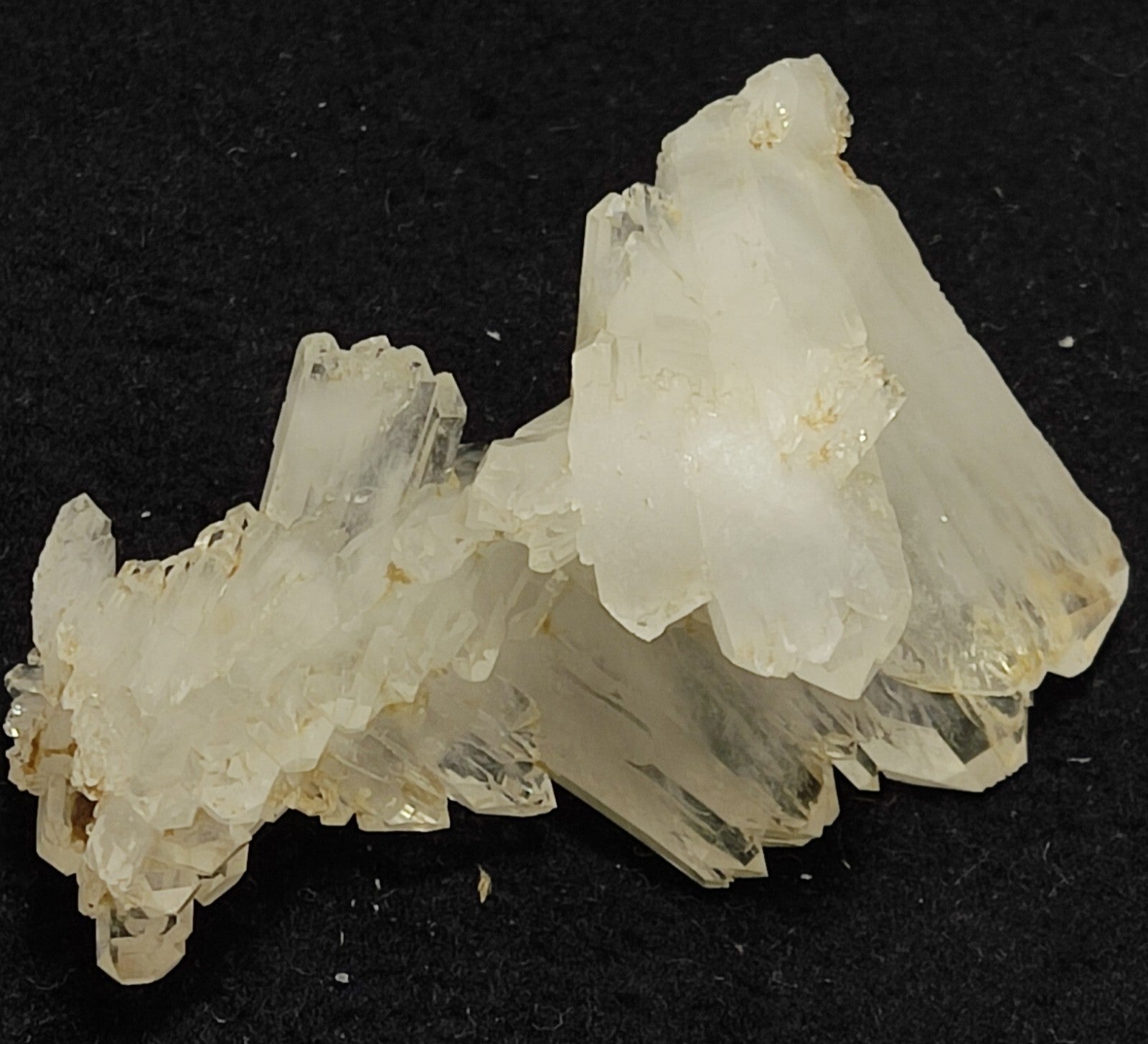 An Aesthetic terminated specimen of Quartz cluster 71 grams