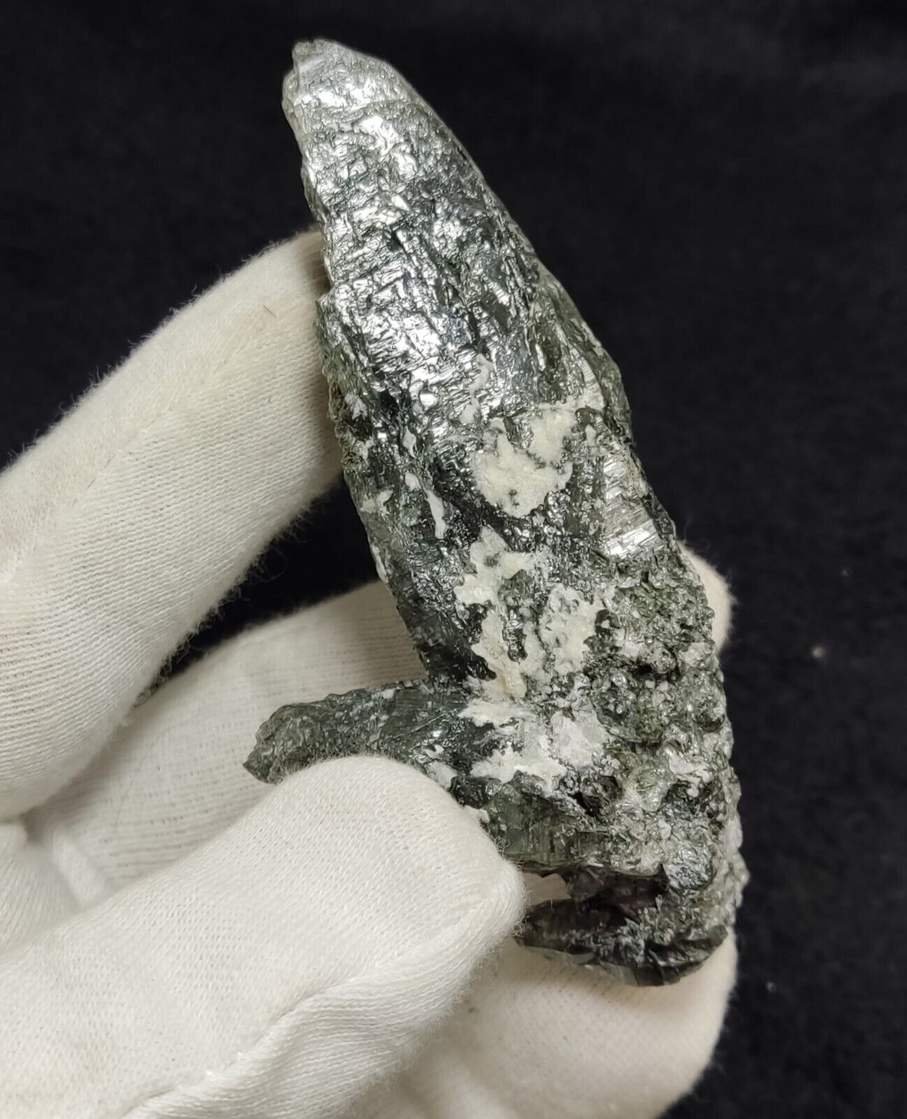 An Aesthetic Natural terminated Chlorite Quartz crystal specimen 88 grams