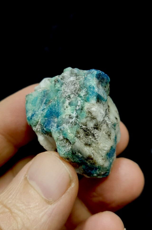 Partly Flourescent Lazurite /Sodalite 32 Grams.